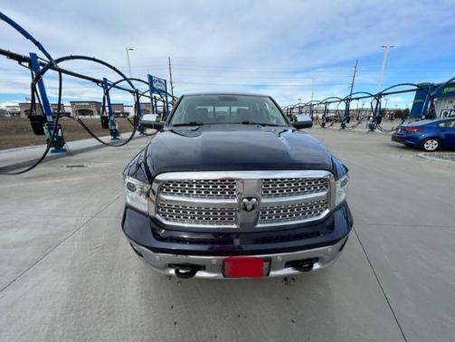 Photo 4 of 10 of 2016 RAM 1500 Laramie