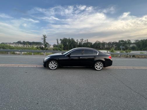 Photo 4 of 20 of 2010 INFINITI G37 Journey