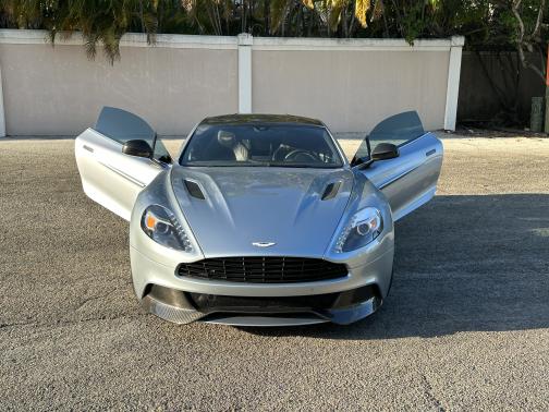 Photo 3 of 25 of 2014 Aston Martin Vanquish Base