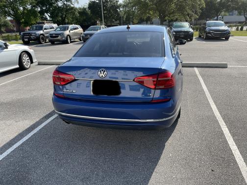 Photo 2 of 7 of 2016 Volkswagen Passat 1.8T SE