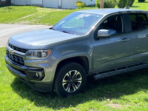 Photo 1 of 2 of 2021 Chevrolet Colorado LT
