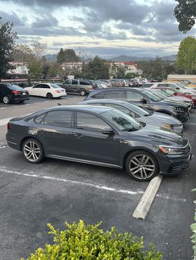 Photo 4 of 4 of 2018 Volkswagen Passat 2.0T R-Line