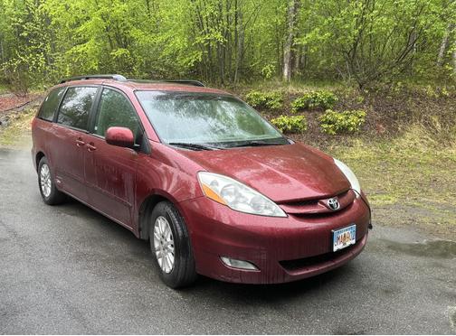 Photo 2 of 6 of 2010 Toyota Sienna XLE Limited