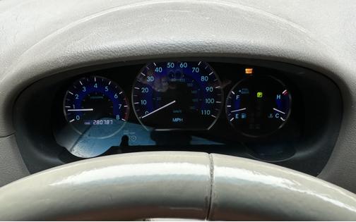 Photo 6 of 6 of 2010 Toyota Sienna XLE Limited