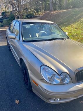 Photo 1 of 8 of 2005 Hyundai Sonata GL