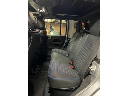 Photo 3 of 5 of 2021 Jeep Wrangler Unlimited Sahara