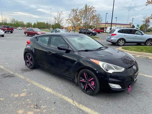 Photo 1 of 14 of 2013 Hyundai Veloster Base