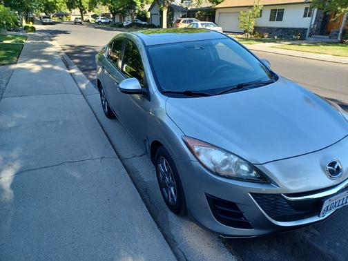Photo 2 of 8 of 2010 Mazda Mazda3 i Touring