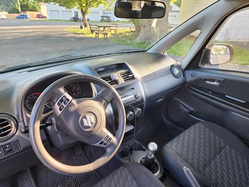 Photo 3 of 9 of 2008 Suzuki SX4 Touring