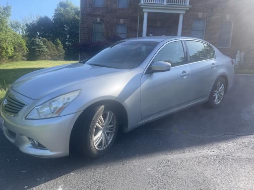 Photo 1 of 10 of 2013 INFINITI G37 Journey