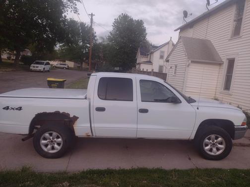 Photo 1 of 3 of 2003 Dodge Dakota SLT Quad Cab