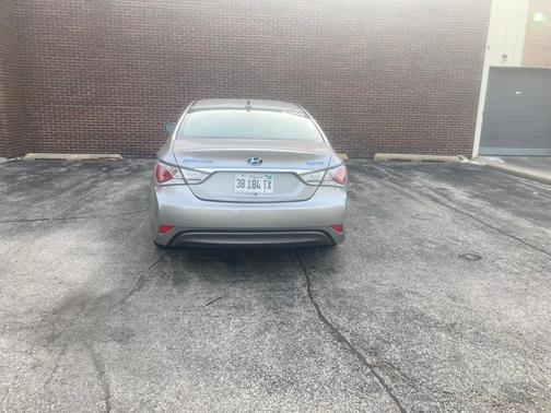 Photo 2 of 7 of 2011 Hyundai Sonata Hybrid Base