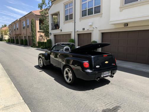 Photo 2 of 5 of 2003 Chevrolet SSR Base