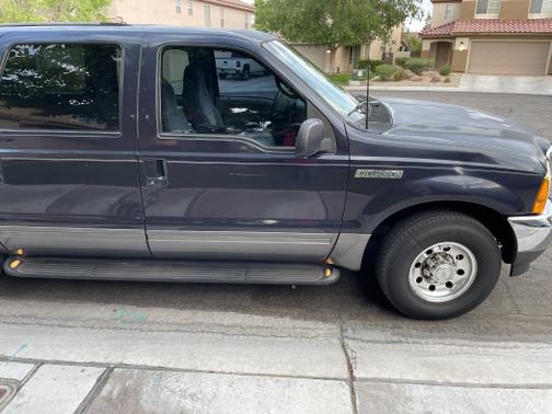 Photo 1 of 25 of 2001 Ford Excursion XLT