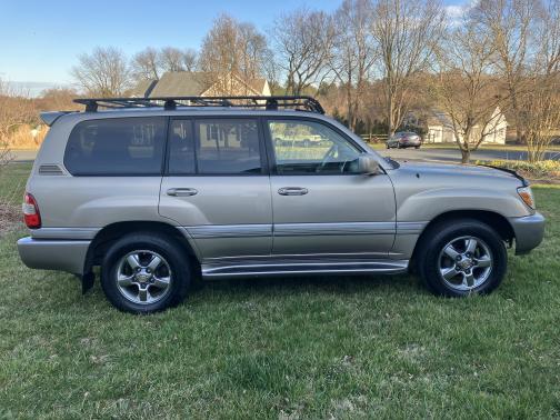 Photo 3 of 28 of 2007 Toyota Land Cruiser Base