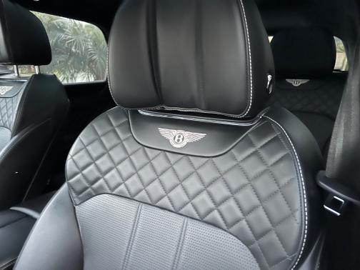 Photo 5 of 12 of 2017 Bentley Bentayga W12 First Edition