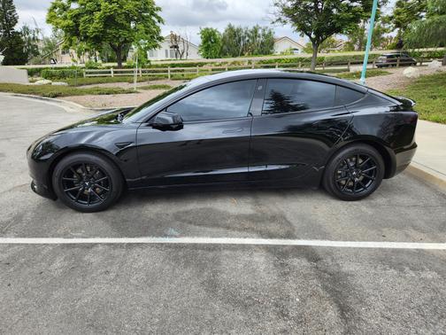 Photo 2 of 19 of 2022 Tesla Model 3 Base