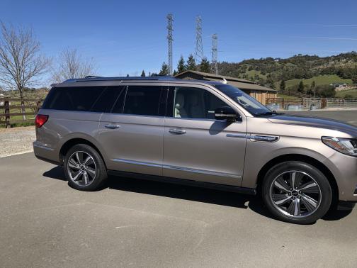Photo 2 of 25 of 2019 Lincoln Navigator L Reserve