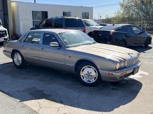 Photo 4 of 16 of 1995 Jaguar XJ6 Vanden Plas