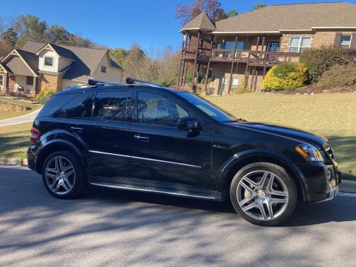 Photo 2 of 26 of 2011 Mercedes-Benz M-Class ML 63 AMG