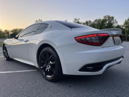 Photo 3 of 12 of 2013 Maserati GranTurismo Sport