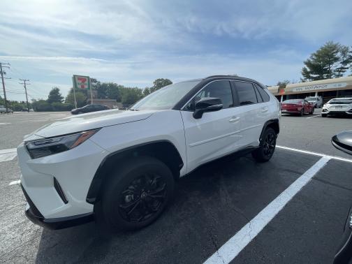 Photo 1 of 14 of 2022 Toyota RAV4 Hybrid XSE