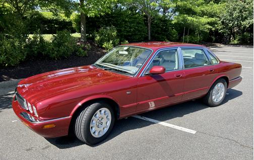 Photo 1 of 30 of 2000 Jaguar XJ8 Base