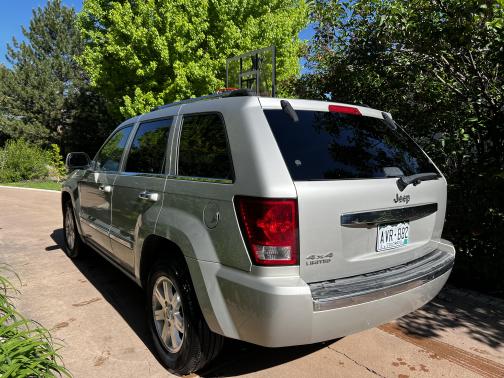 Photo 2 of 13 of 2010 Jeep Grand Cherokee Limited