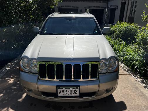 Photo 4 of 13 of 2010 Jeep Grand Cherokee Limited