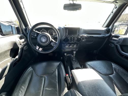 Photo 4 of 6 of 2015 Jeep Wrangler Unlimited Altitude