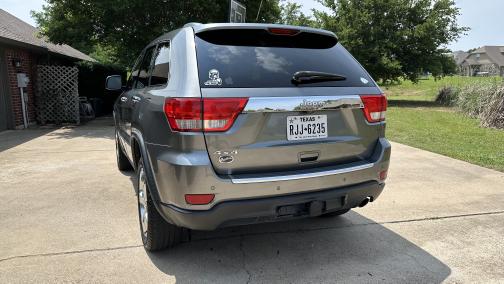 Photo 3 of 30 of 2012 Jeep Grand Cherokee Overland
