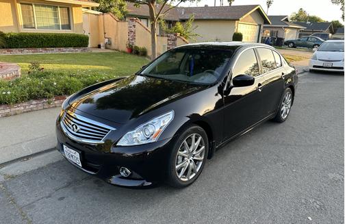 Photo 3 of 12 of 2013 INFINITI G37 Journey