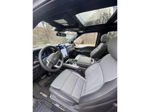 Photo 3 of 7 of 2022 Ford F-150 Lightning LARIAT
