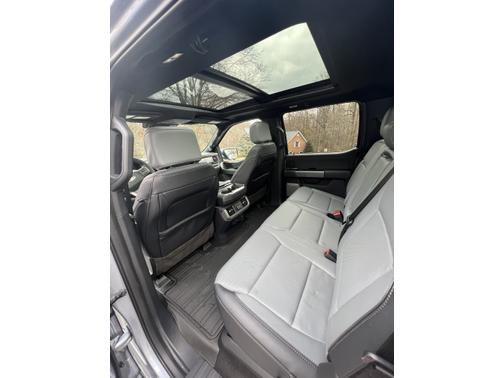 Photo 4 of 7 of 2022 Ford F-150 Lightning LARIAT