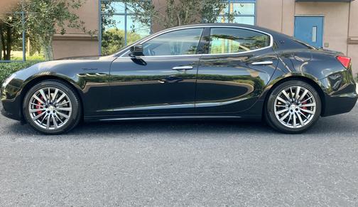 Photo 3 of 19 of 2022 Maserati Ghibli Modena