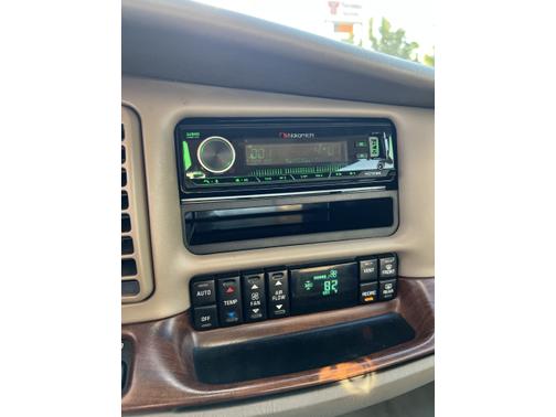 Photo 5 of 11 of 2000 Buick Park Avenue Base