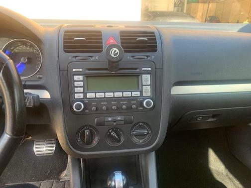 Photo 2 of 8 of 2008 Volkswagen GTI Base