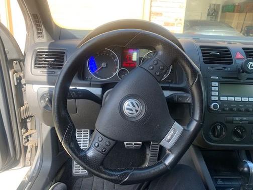 Photo 3 of 8 of 2008 Volkswagen GTI Base