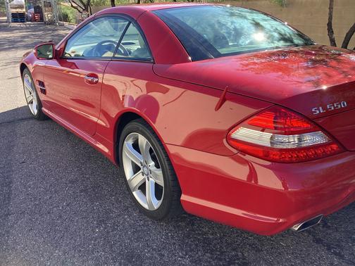 Photo 4 of 6 of 2011 Mercedes-Benz SL-Class SL 550