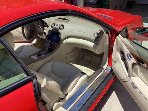 Photo 6 of 6 of 2011 Mercedes-Benz SL-Class SL 550
