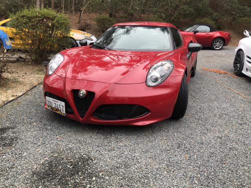Photo 2 of 19 of 2015 Alfa Romeo 4C Base