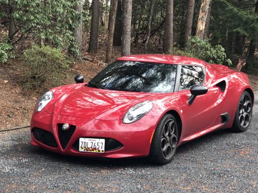 Photo 3 of 19 of 2015 Alfa Romeo 4C Base