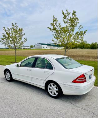 Photo 4 of 11 of 2003 Mercedes-Benz C-Class C240 4MATIC