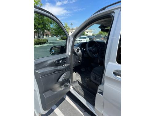 Photo 4 of 18 of 2016 Mercedes-Benz Metris Base