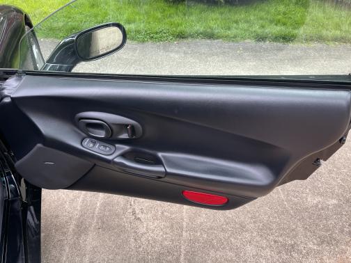 Photo 2 of 14 of 1997 Chevrolet Corvette Base