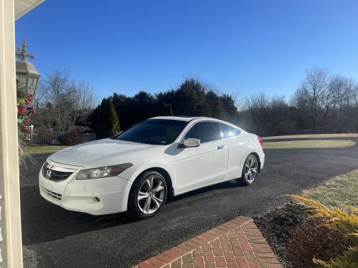 Photo 1 of 5 of 2011 Honda Accord EX-L