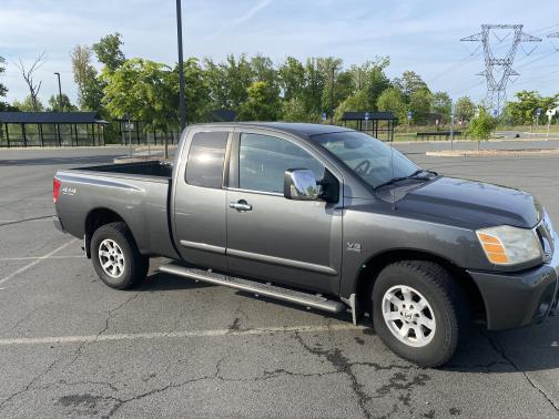 Photo 1 of 10 of 2004 Nissan Titan SE King Cab