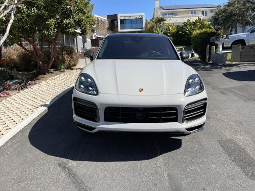 Photo 2 of 26 of 2022 Porsche Cayenne GTS Coupe AWD
