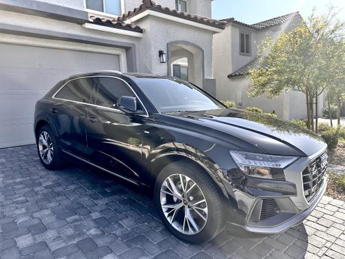 Photo 3 of 4 of 2023 Audi Q8 55 Premium Plus