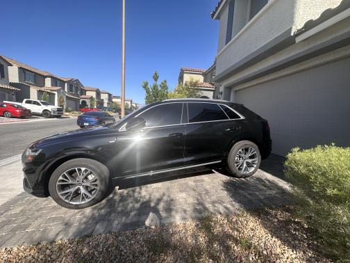 Photo 4 of 4 of 2023 Audi Q8 55 Premium Plus